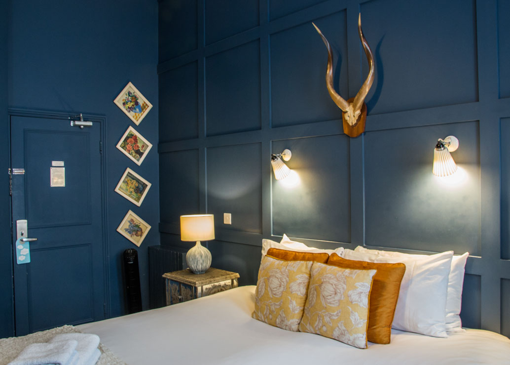 Georgian House Hotel bed