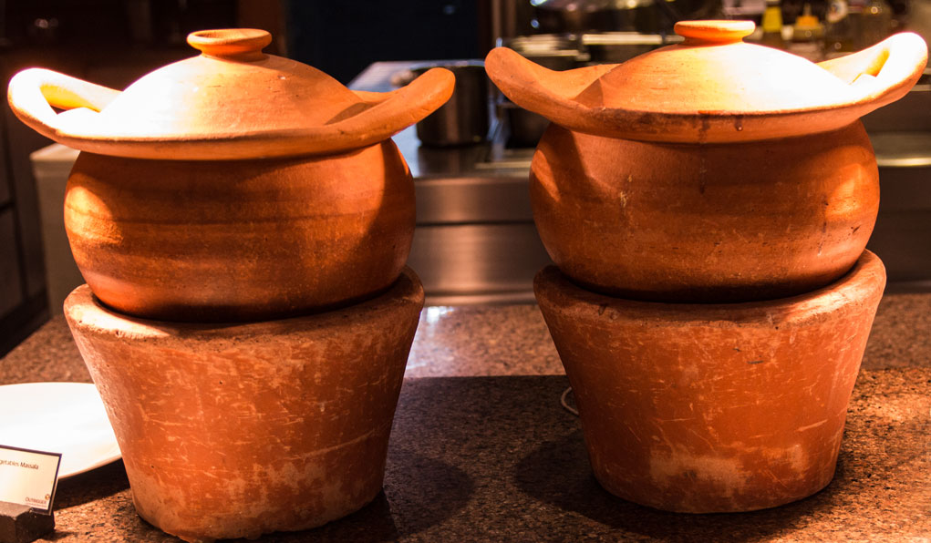 Curry pots